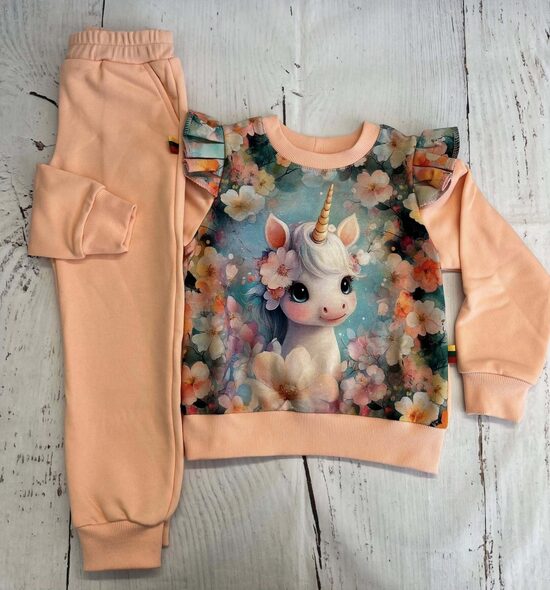 Komplektukas su kelnėmis